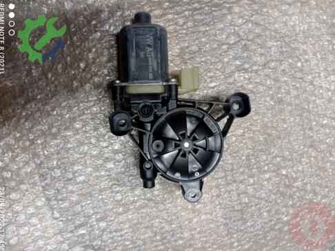 Volkswagen Golf Far Motoru 8W0959802 çıkma parça