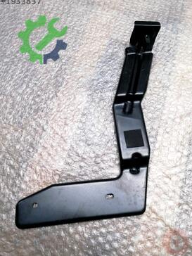Audi A4 Tampon Demiri 8W5807330A çıkma parça