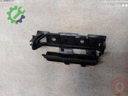 Audi A4 Tampon Braketi 8W5807889 çıkma parça