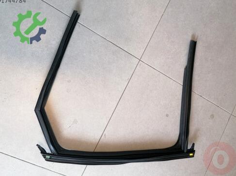 Audi A4 Kapı Çıtası 8W5839431D çıkma parça