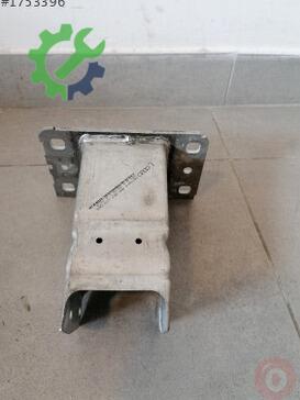 Audi A4 Tampon Demiri 8W6807133 çıkma parça