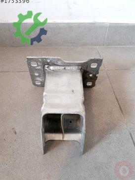 Audi A4 Tampon Demiri 8W6807133 çıkma parça