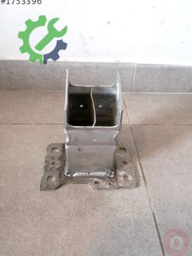 Audi A4 Tampon Demiri 8W6807133 çıkma parça