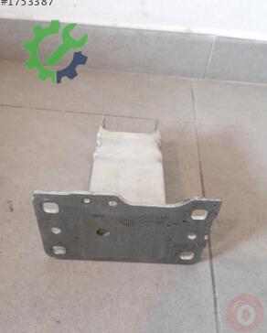Audi A4 Tampon Demiri 8W6807134 çıkma parça
