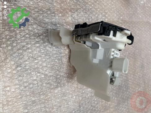 Audi Q5 Kapı Kilidi 8X1837015B çıkma parça