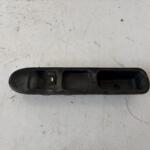 PEUGEOT 307 SAĞ ÖN KAPI CAM DÜĞMESİ VE ÇERÇEVESİ