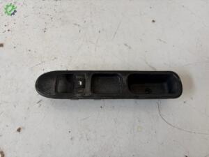 PEUGEOT 307 SAĞ ÖN KAPI CAM DÜĞMESİ VE ÇERÇEVESİ