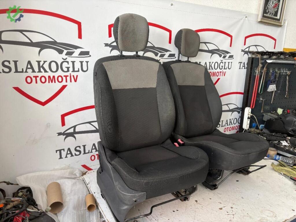 Renault Clio Ön Koltuk çıkma parça
