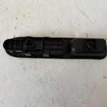 PEUGEOT 307 SAĞ ÖN KAPI CAM DÜĞMESİ VE ÇERÇEVESİ