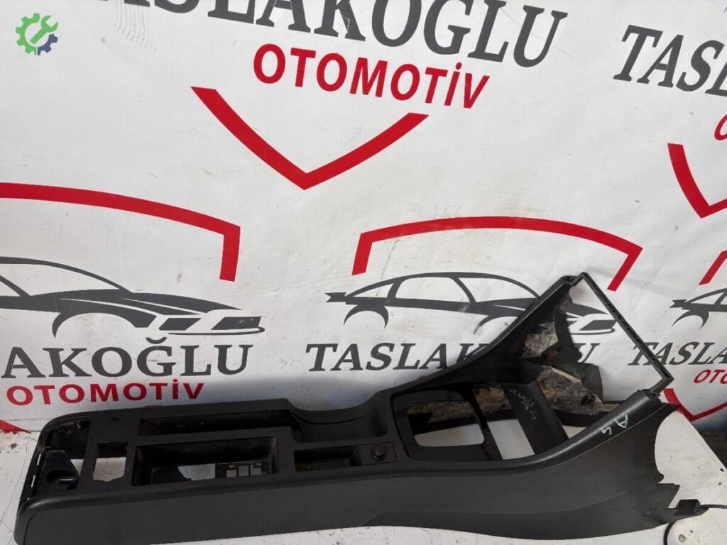 Audi A4 Orta Konsol çıkma parça