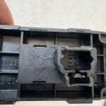 PEUGEOT 307 SAĞ ÖN KAPI CAM DÜĞMESİ VE ÇERÇEVESİ
