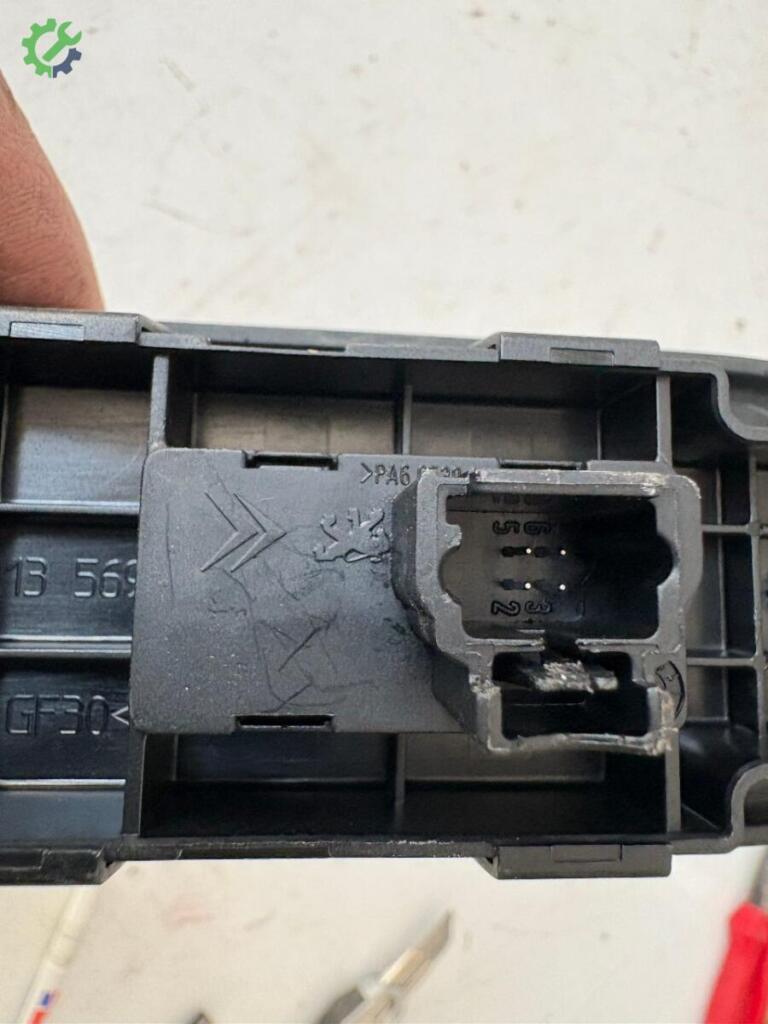 Peugeot 307 Cam Düğmesi çıkma parça