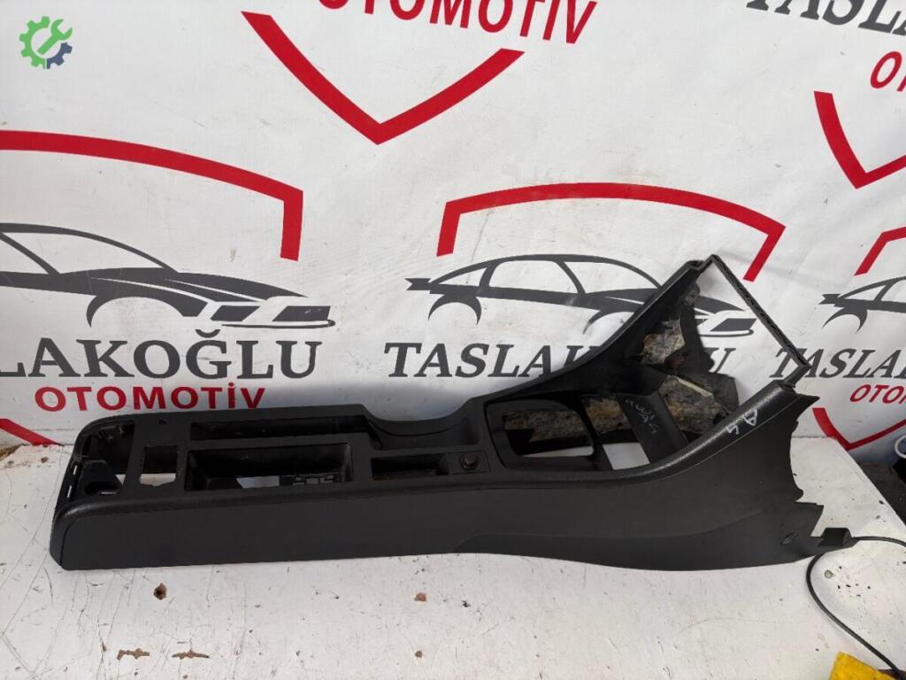 Audi A4 Orta Konsol çıkma parça
