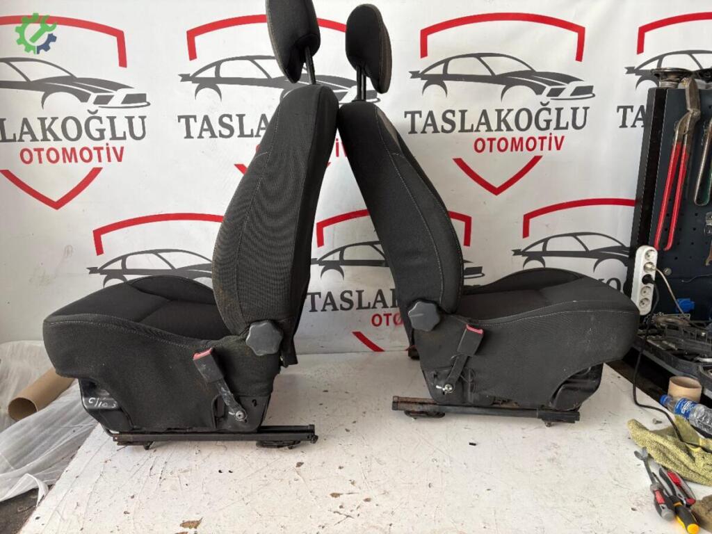 Renault Clio Ön Koltuk çıkma parça