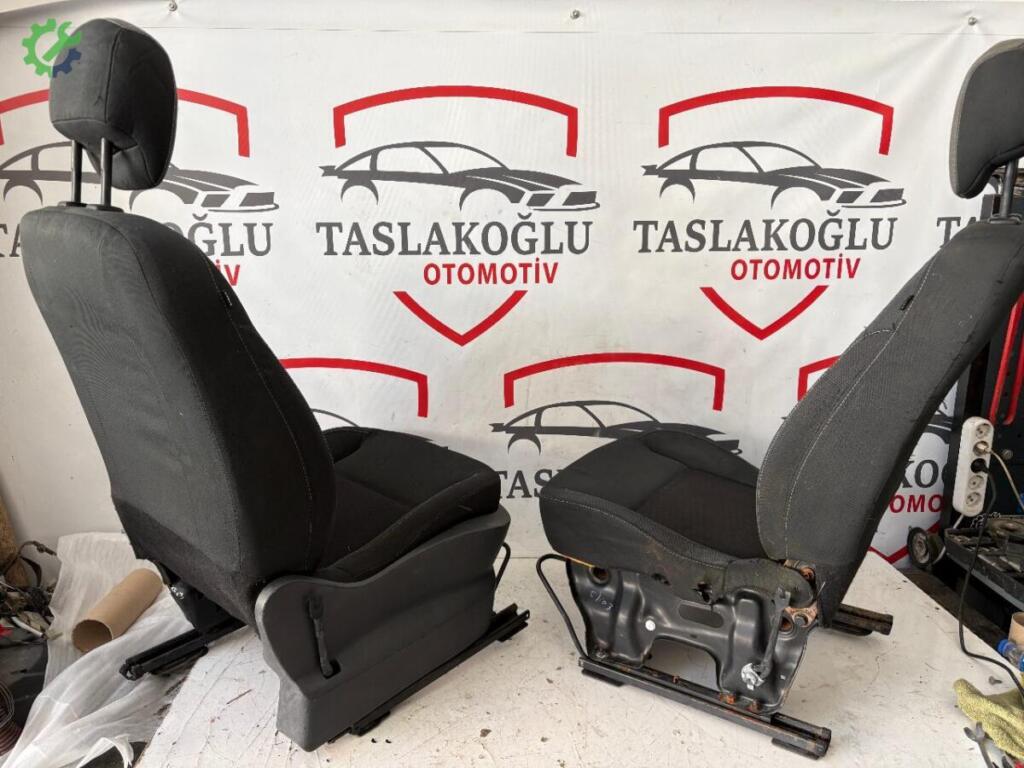 Renault Clio Ön Koltuk çıkma parça