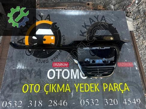 Peugeot 2008 Teyp Çerçevesi 9673830077 çıkma parça