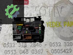 9807028780 / R04 Partner Tepe Sigorta Kutusu Orjinal Çıkma