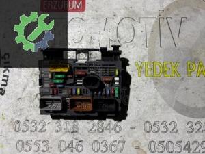 9807028780 / R04 Peugeot 307 Sigorta Kutusu Orjinal Çıkma