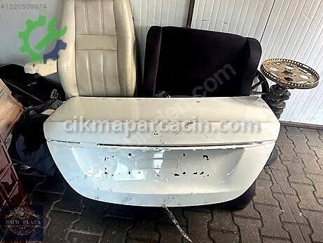 Mercedes-Benz E Bagaj Kapağı çıkma parça