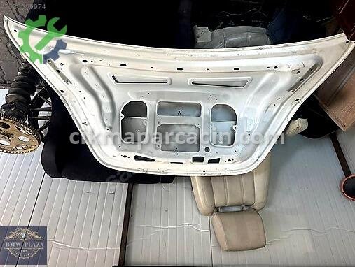 Mercedes-Benz E Bagaj Kapağı A2137570009 çıkma parça
