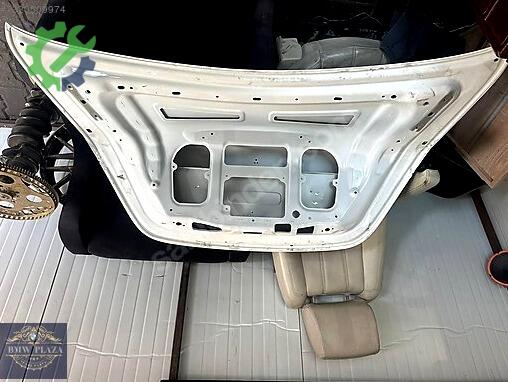 Mercedes-Benz E Bagaj Kapağı A2137570009 çıkma parça