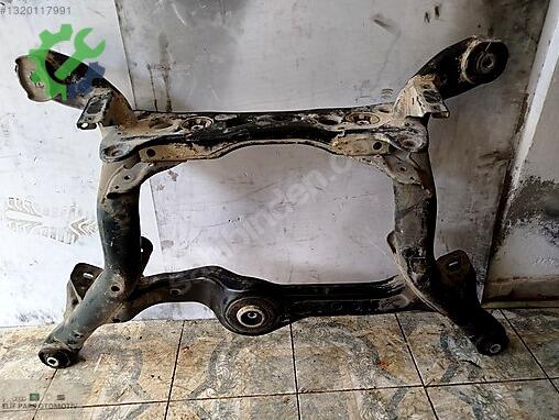 Audi A4 Arka Travers çıkma parça