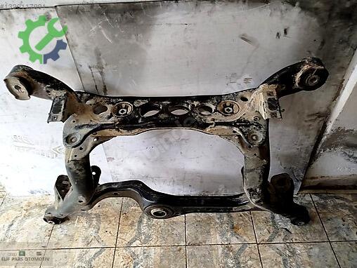 Audi A4 Arka Travers çıkma parça