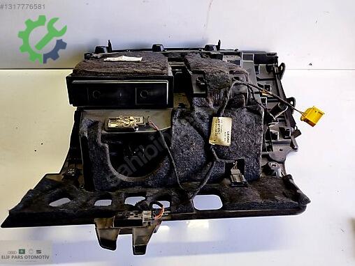 Audi A8 Torpido çıkma parça
