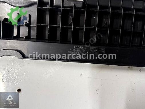 Audi Q7 Bagaj Plastiği 4L0863528 çıkma parça