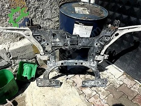 Mercedes-Benz A Ön Travers çıkma parça