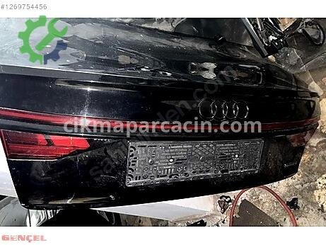 Audi A8 Arka Çamurluk çıkma parça