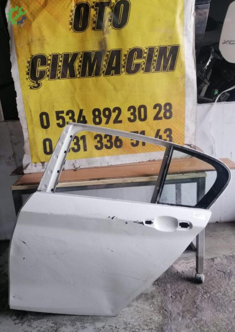 BMW 1 Serisi Sol Arka Kapı çıkma parça