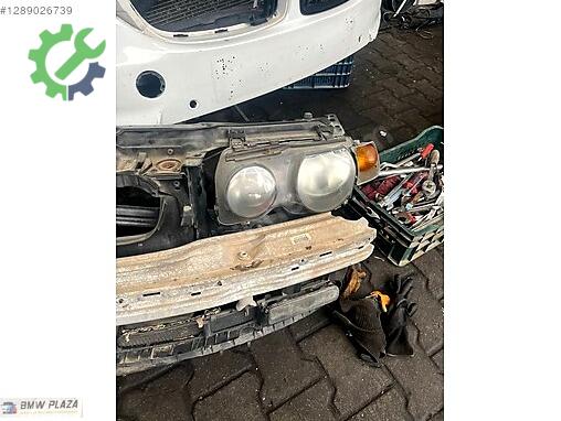 BMW 3 Serisi Sağ Ön Far çıkma parça