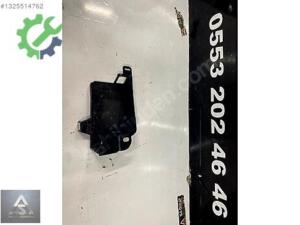 BMW 5 SERİSİ G30 HAVALANDIRMA KAPAĞI BRAKETİ 7447173