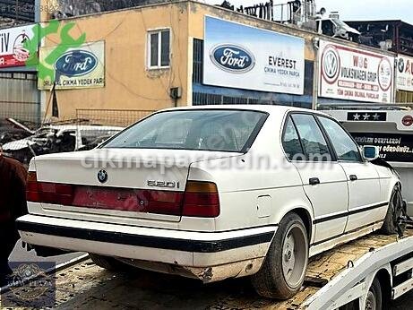 BMW 5 Serisi Çamurluk çıkma parça