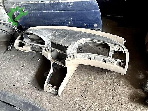 BMW 3 Serisi Torpido çıkma parça