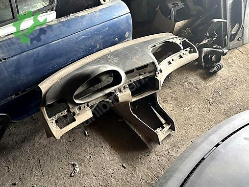 BMW 3 Serisi Torpido çıkma parça
