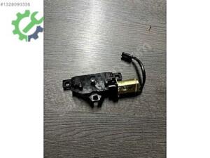 BMW E60 BAGAJ KİLİT MOTORU 7129931