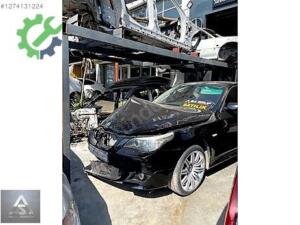BMW E60 SOL ÖN ÇAMURLUK SİYAH ÇIKMA ORJ