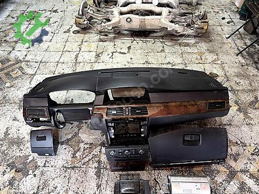 BMW 5 Serisi Torpido çıkma parça