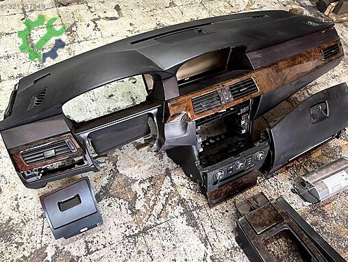 BMW 5 Serisi Torpido çıkma parça