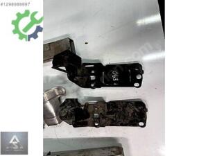 BMW E90 RADYATÖR BAGLANTI AYAK RADYATÖR DEMİRİ 51647117811
