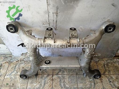 BMW 5 Serisi Arka Travers 6793802 çıkma parça