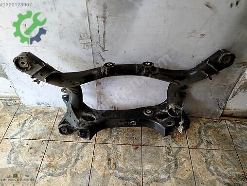BMW 3 Serisi Arka Travers 6876541 çıkma parça