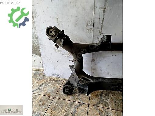 BMW 3 Serisi Arka Travers 6876541 çıkma parça