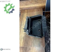 BMW G20 SOL BAGAJ BÖLMESİ