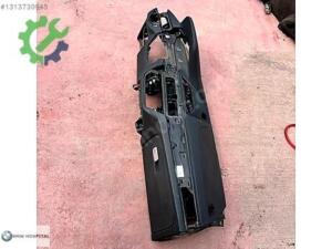 BMW G30 DİKİŞSİZ SİYAH TORPİDO