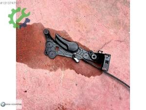 BMW G30 KAPUT AÇMA MEKANİZMASI