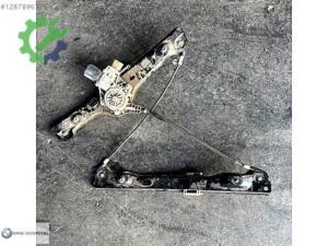 E90 E87 SAĞ ÖN CAM KRİKOSU