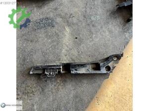 F10 SOL ARKA TAMPON BRAKETİ 7204021